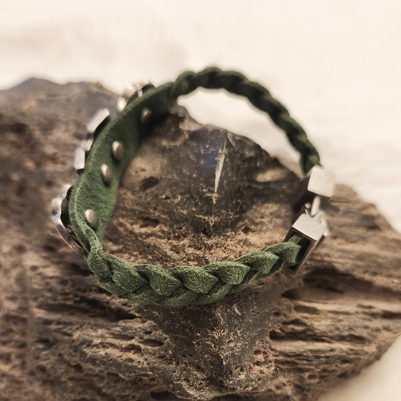 Lia Sophia "Confidant" Green colour faux leather with cut crystal bracelet - Picture 8 of 8